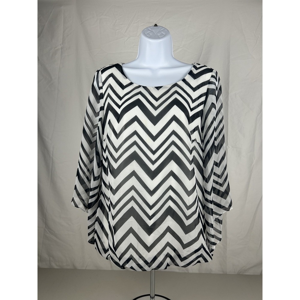 AGB womens chevron black and‎ white flowy top bell sleeve Size S